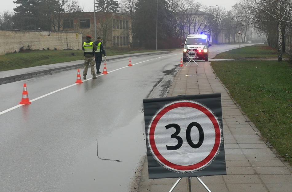 Į policijos kontrolės postą atvažiavo neblaivus vairuotojas 