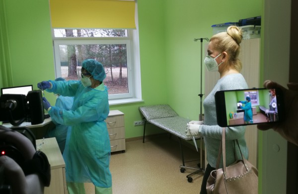 Covid-19 vakcina jau Jonavoje: paskiepyta pirmoji jonavietė