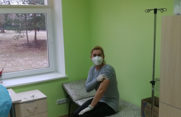 Covid-19 vakcina jau Jonavoje: paskiepyta pirmoji jonavietė