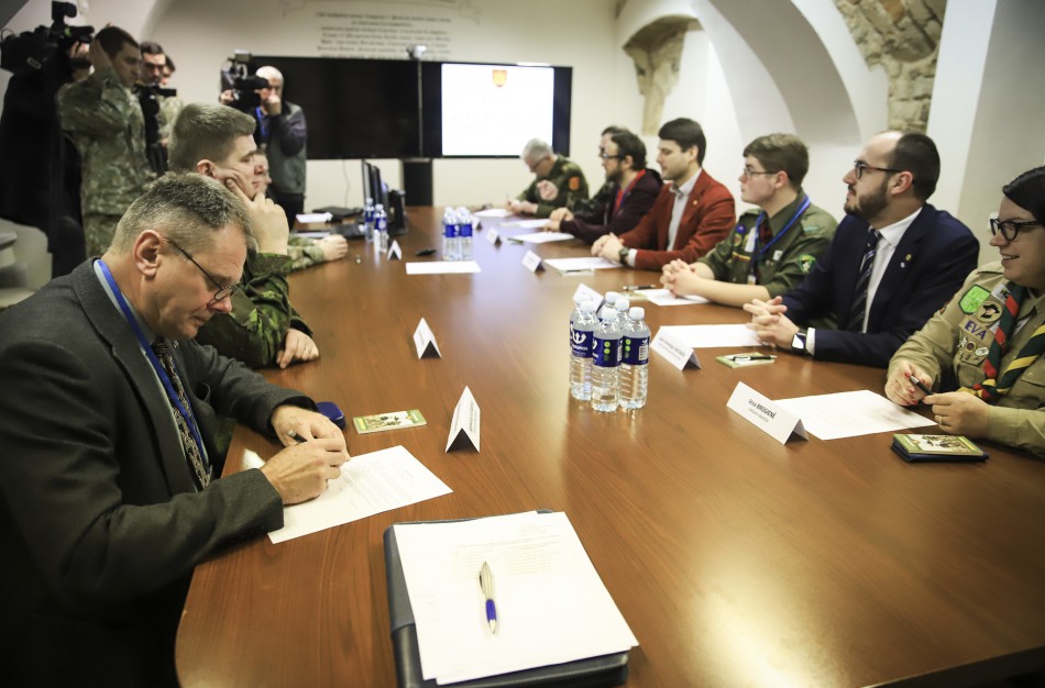 Bus sudaromi 2021 m. šaukiamųjų atlikti nuolatinę privalomąją pradinę karo tarnybą sąrašai