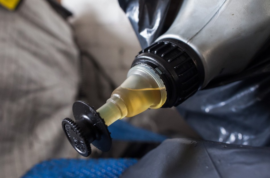 Iš kaminų į aplinką jau rūksta automobilių alyva