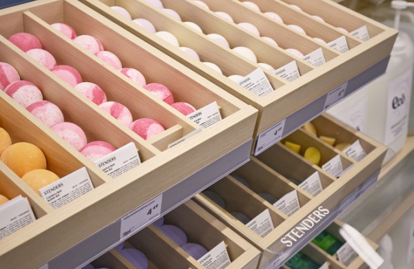 „Rimi“ pirmasis iš prekybos tinklų Baltijos šalyse pradeda prekybą nepakuotomis švaros ir higienos prekėmis