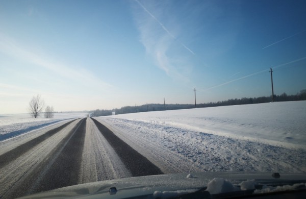 Vairavimas žiemą: svarbu atsakingai įvertinti eismo sąlygas