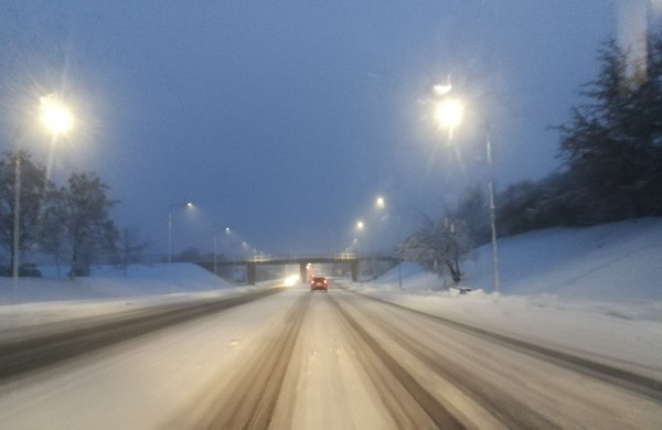 Tiek sniego nebuvo bene 15 metų: gyventojams bei tarnyboms sukelta nemažai rūpesčių