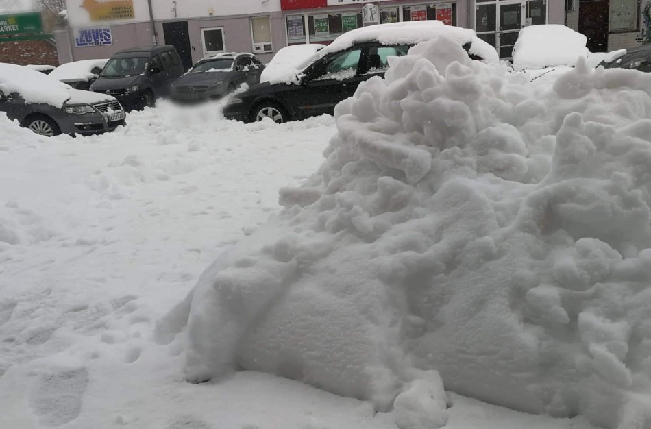 Nusprendė nedejuoti, o ,,paprakaituoti": kviečia nusikasti daugiabučių kiemus patiems