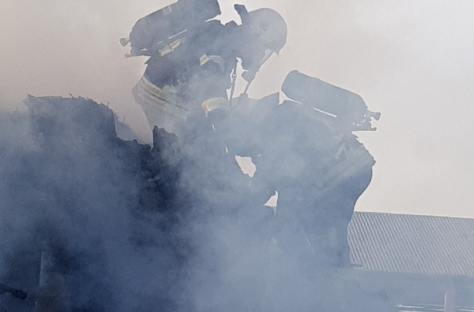 Savaitgalį šalies gaisruose žuvo 3 žmonės, liepsnojo gyvenamieji namai, pusnyse klimpo medikų ir policijos automobiliai