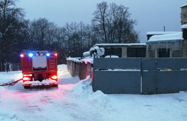 Rukloje degė medienos apdirbimo įmonė: padaryta nemenka žala 