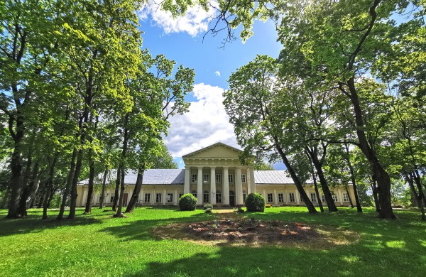 Artėjant Valentino dienai – virtualus kino kelialapis pasimatymams namuose