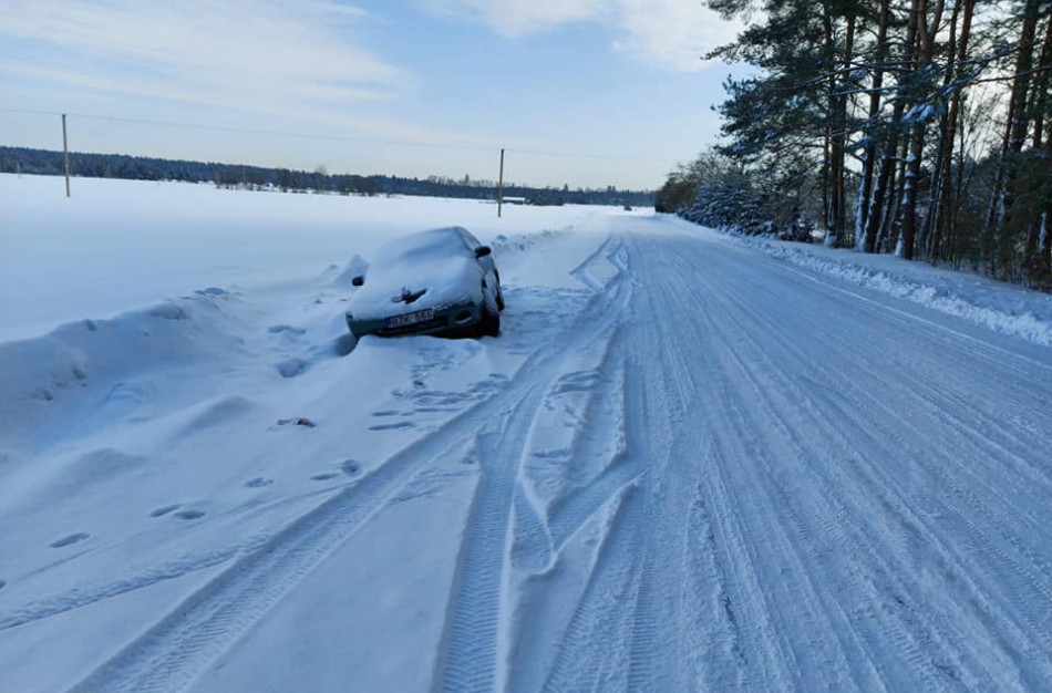 Šilų seniūnija ieško savininko: „Kas pametėt automobilį???“