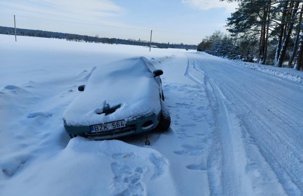 Šilų seniūnija ieško savininko: „Kas pametėt automobilį???“
