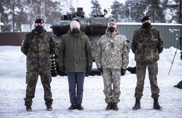 Rukloje vyko NATO priešakinių pajėgų bataliono kovinės grupės vadų pasikeitimo ceremonija  
