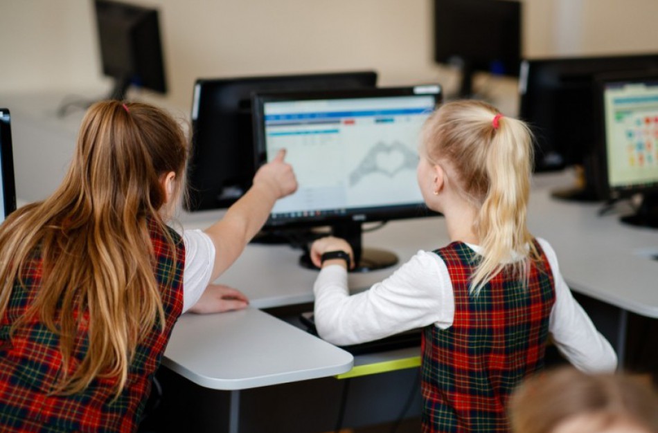 Mokyklų apklausa: skaitmeninio mokymo turinio yra, bet būtina jį plėsti