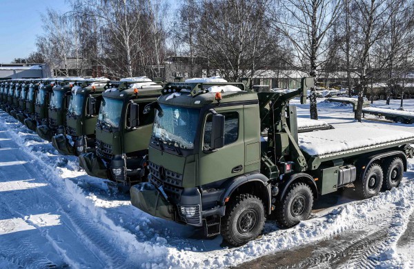 Lietuvos kariuomenei perduota 15 specialiosios paskirties  AROCS sunkvežimių, dar 10  bus perduota metų pabaigoje