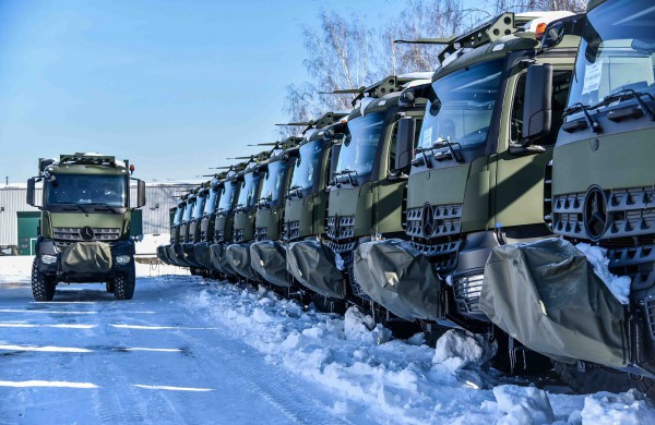 Lietuvos kariuomenei perduota 15 specialiosios paskirties  AROCS sunkvežimių, dar 10  bus perduota metų pabaigoje