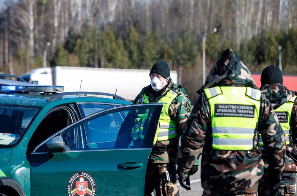 Beveik 400 vykusių per sieną su Lenkija asmenų neužpildė anketų