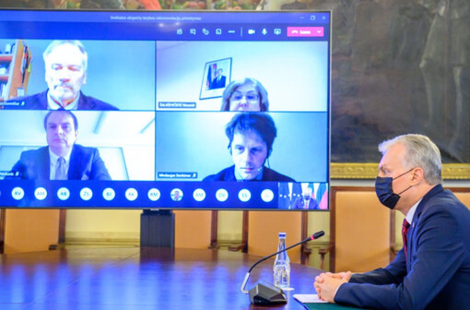 Prezidentas: Europos Komisijos pastangos spartinti vakcinų gamybą teikia vilčių dėl visuomenės imuniteto