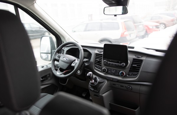 Socialinėms įstaigoms perduoti du nauji autobusiukai