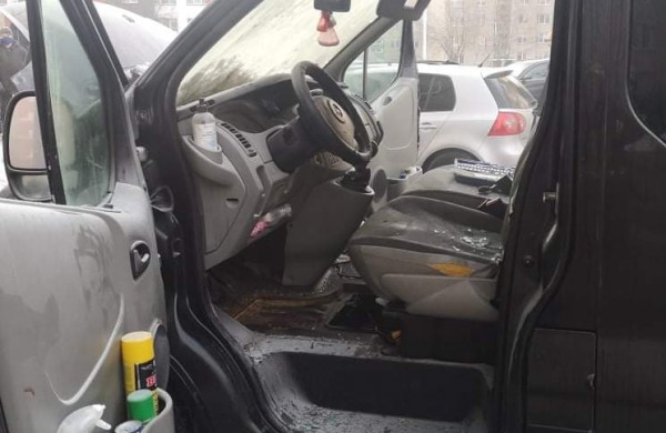 Chemikuose atvira liepsna degė „Opel Vivaro“