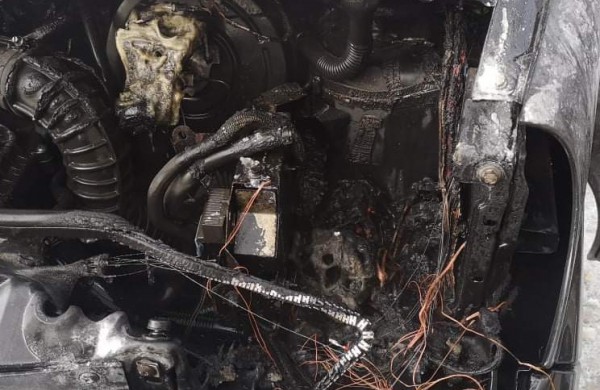 Chemikuose atvira liepsna degė „Opel Vivaro“