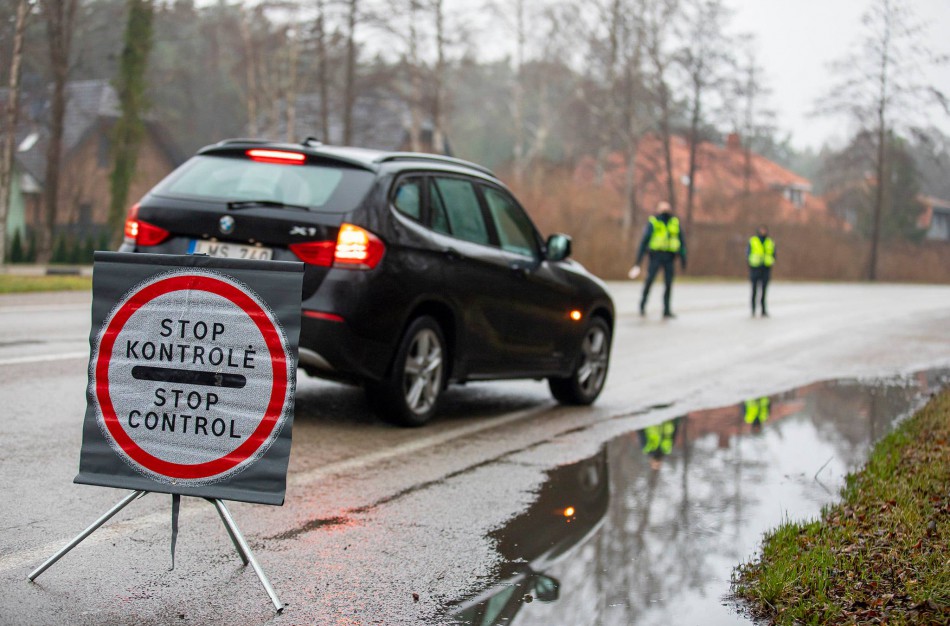 Policija paaiškino, ką reiškia atlaisvintas judėjimas žiedinėse savivaldybėse: kur ir kam vykti galima be ribojimų?