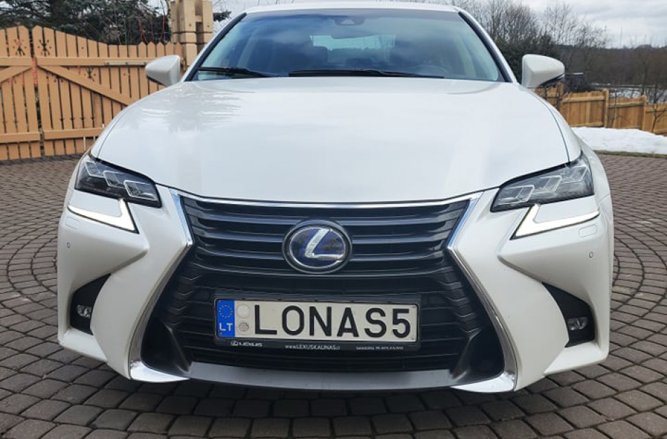 „Regitra“: įmonės vardinius numerio ženklus naudoja kaip reklamą