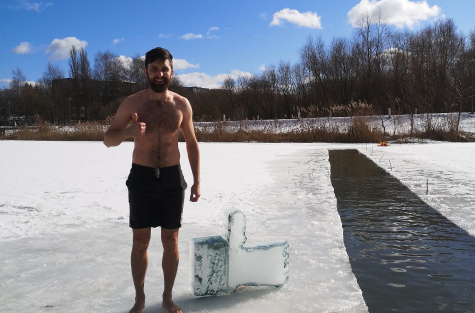 Ruoniai nutarė nepasiduoti koronaviruso pančiams: pratęsus karantiną, plaukimo eketėje varžybos vyko skirtinguose miestuose 