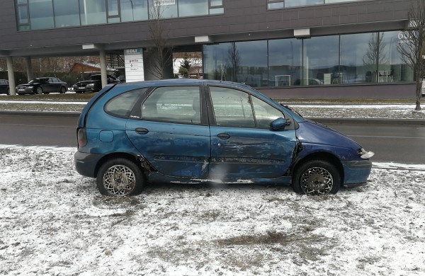 Ties degaline - eismo įvykis: susidūrė „Audi“ ir „Renault“