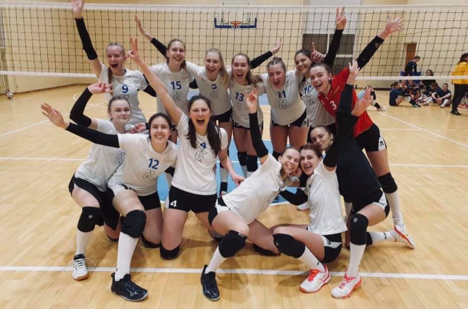 Jaunosios „Aušrinės-KKSC“ tinklininkės sukūrė stebuklą Vilniuje