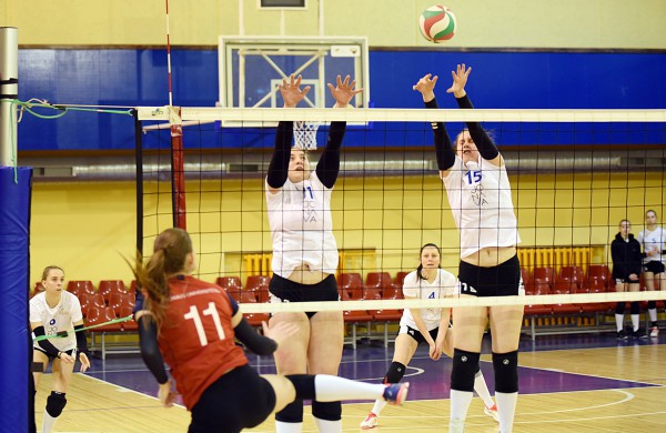 Jaunosios „Aušrinės-KKSC“ tinklininkės sukūrė stebuklą Vilniuje