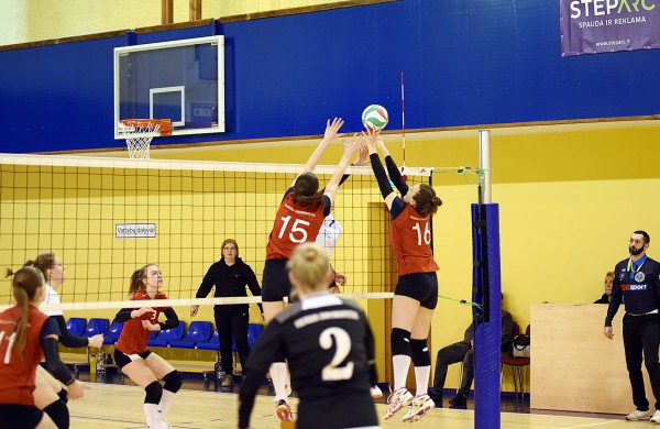 Jaunosios „Aušrinės-KKSC“ tinklininkės sukūrė stebuklą Vilniuje