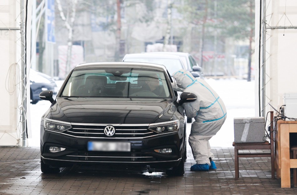Savivaldybės ir jos įstaigų darbuotojai tiriasi dėl COVID-19