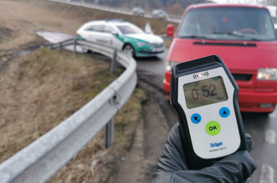 Savaitės puokštė keliuose: neblaivūs, teisės vairuoti neturintys ir nuo greičio matuoklių „besisaugantys“ vairuotojai