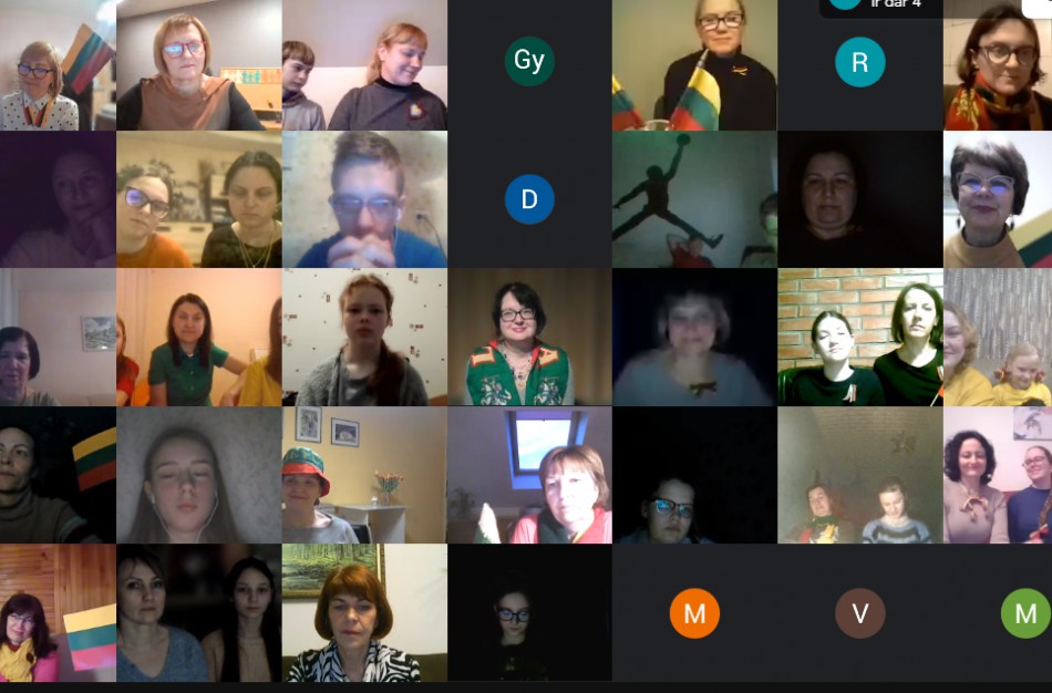 Nuotolis nesutrukdė Jonavos „Neries“ pagrindinės mokyklos bendruomenei susiimti už rankų