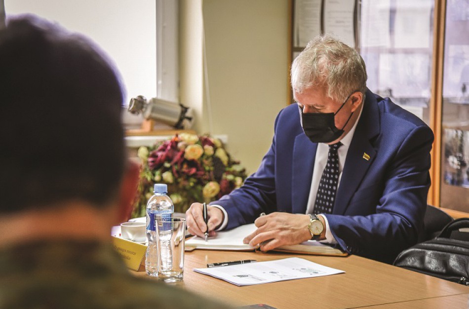 Krašto apsaugos ministras: „Neužteks jokių 24 valandų. Ir 24 dienų neužteks”   