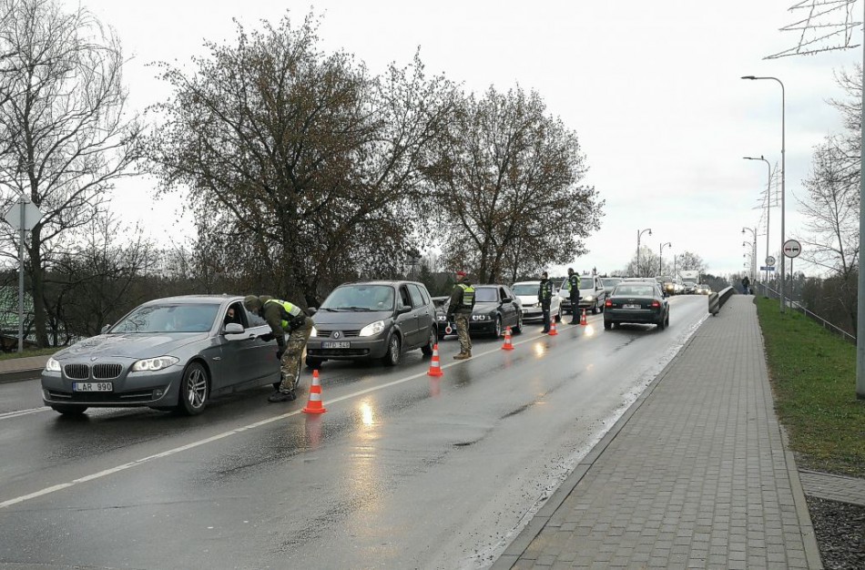 Karantinas - pratęstas, judėjimo ribojimai - atnaujinti: nuo kada nebegalima važiuoti į kitą savivaldybę?