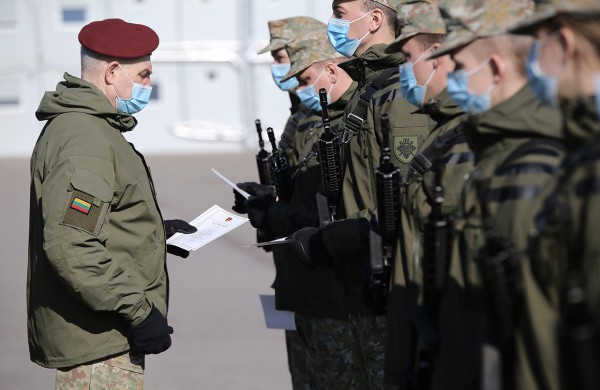 Jonušo Radvilos mokomajame pulke Rukloje prisiekė Bazinio kario savanorio įgūdžių kurso kariai savanoriai