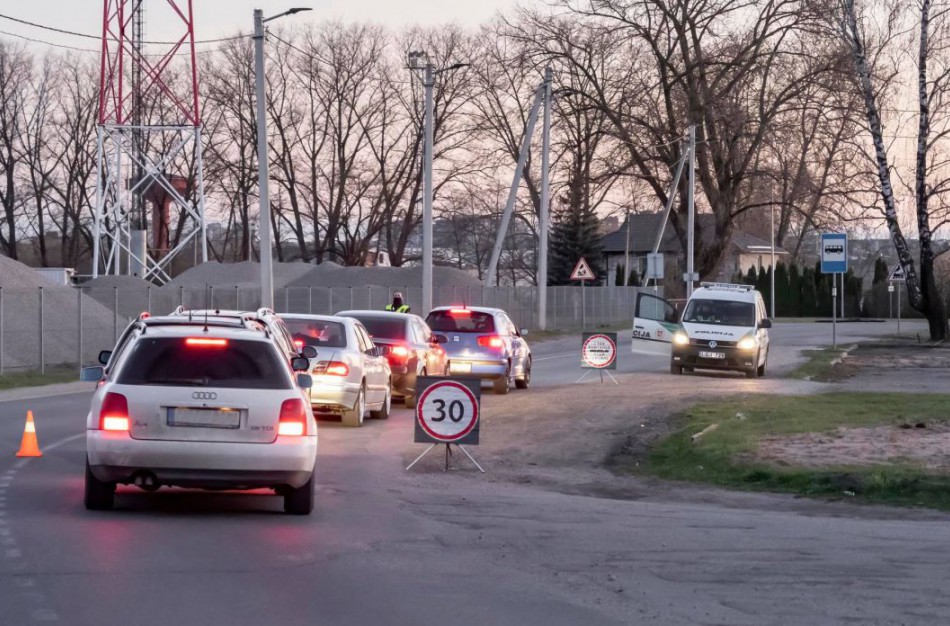 Policijos pareigūnai atsakė į dažniausiai užduodamus klausimus, kada galima vykti į kitas savivaldybes