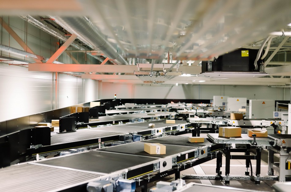 Lietuvos paštas: šalies viduje siunčiamų laiškų ir siuntų vėlavimo problema išspręsta, prioritetas – užsienio siuntoms