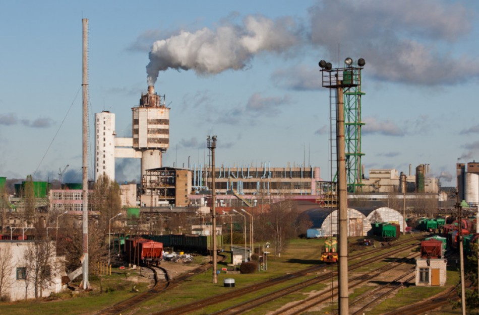 Mažinant nemokamų taršos leidimų kiekį, įmonės skatinamos gaminti švariau