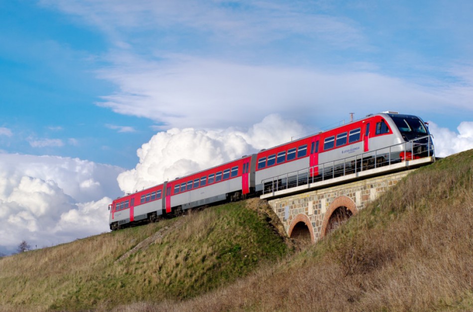 Priminimas keliaujantiems traukiniais – galimos tik būtinosios kelionės, numatomos patikros