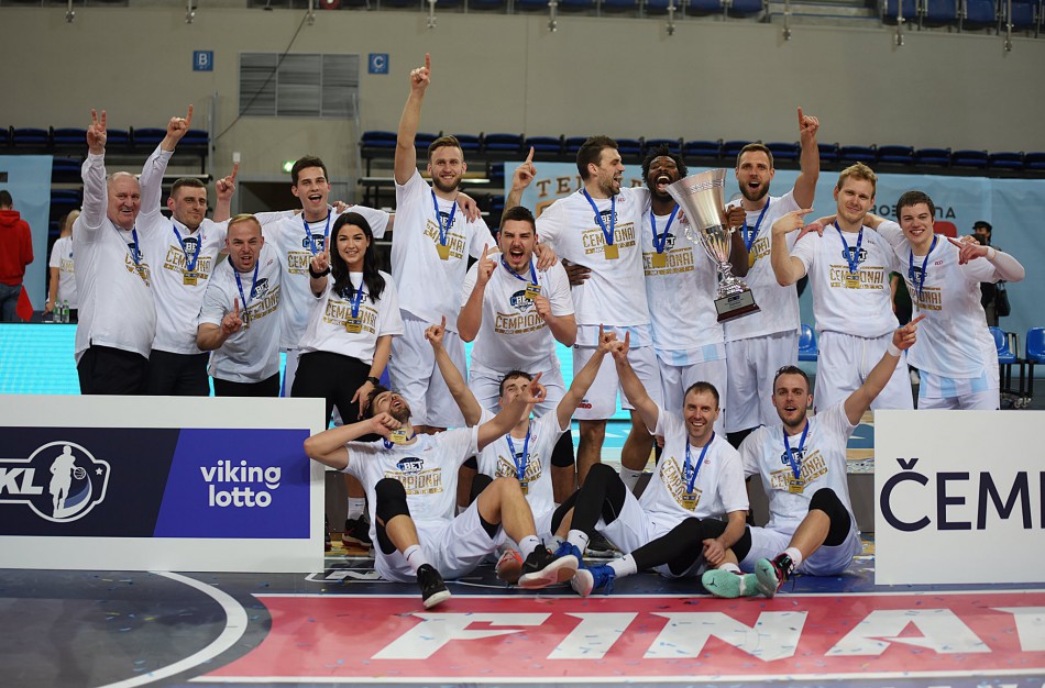 Finale dominavusi Jonavos „CBet“ pirmą kartą klubo istorijoje iškovojo NKL-VIKINGLOTTO čempionų titulą ir teisę žaisti Lietuvos krepšinio lygoje.