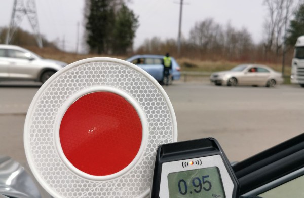 Šventinį savaitgalį blaivumą pasitikrino apie 4 tūkst. vairuotojų