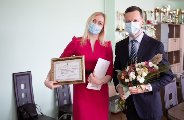 Ruklos mokykla pasveikinta su 100-ju jubiliejumi