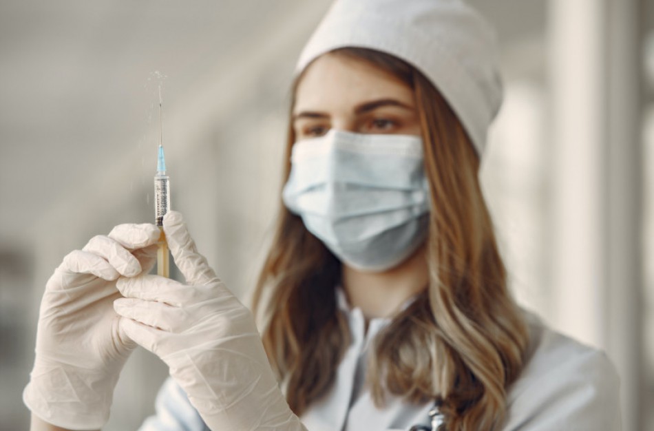 Vakcinacijai ir testavimui paspartinti pasitelkiami slaugytojo padėjėjai