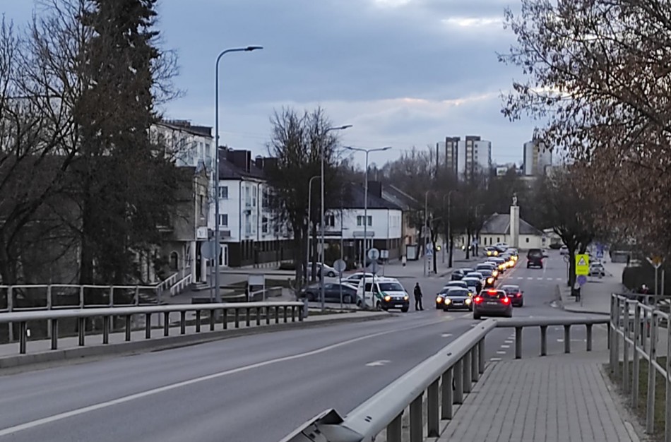 Jonavoje – policijos šturmas: slaptos operacijos metu gaudytas pabėgęs kaltinamasis