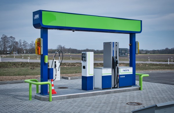 Pradėjo veikti jonaviečių ilgai laukta nauja automatinė „Neste“ degalinė