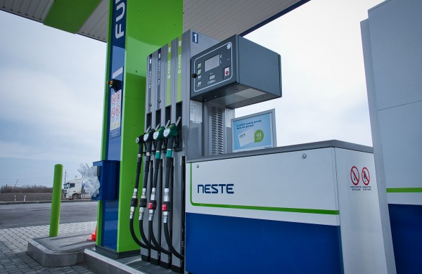 Pradėjo veikti jonaviečių ilgai laukta nauja automatinė „Neste“ degalinė