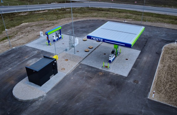Pradėjo veikti jonaviečių ilgai laukta nauja automatinė „Neste“ degalinė