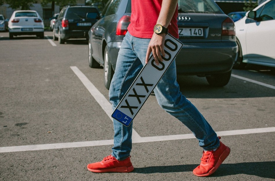 Jau šiandien bus galima užsisakyti patinkančius numerio ženklus iš M raidės