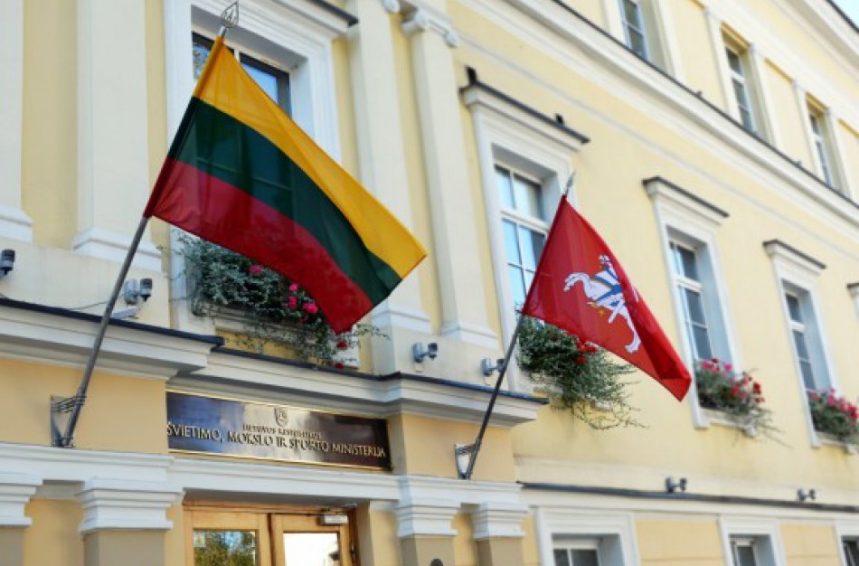 Su švietimo profesinėmis sąjungomis – apie mokytojų testavimą ir abiturientų grįžimo į klases galimybes